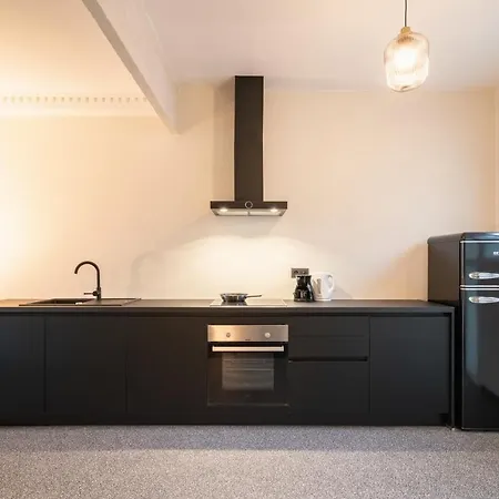 Charming And Spacious Center Апартаменты *