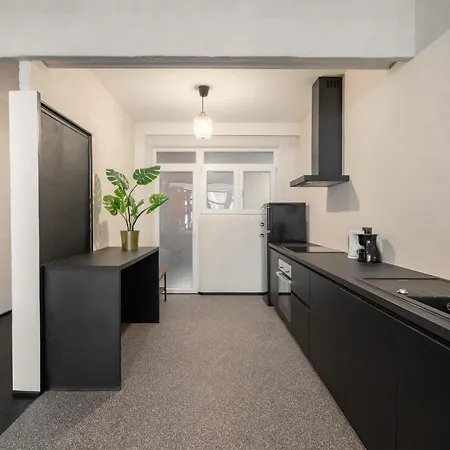 Апартаменты Charming And Spacious Center *