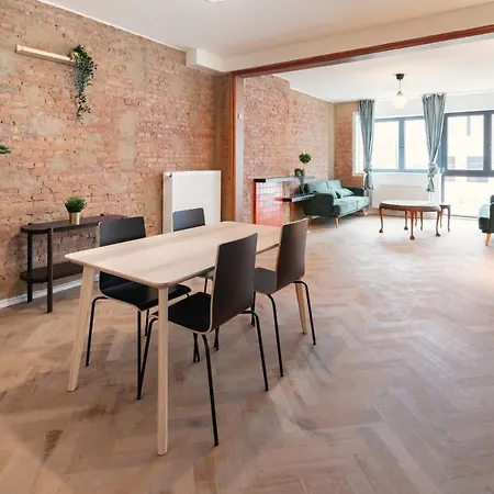 Charming And Spacious Center Апартаменты *