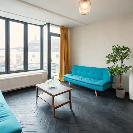 Charming And Spacious Center *