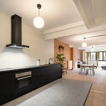 Charming And Spacious Center *